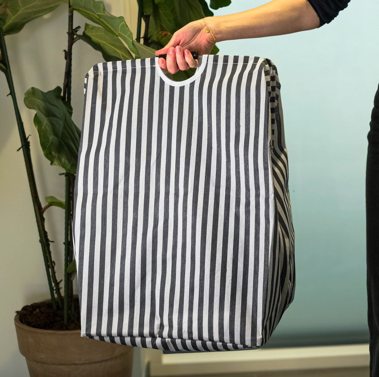 Stripet vasketøyskurv i canvas