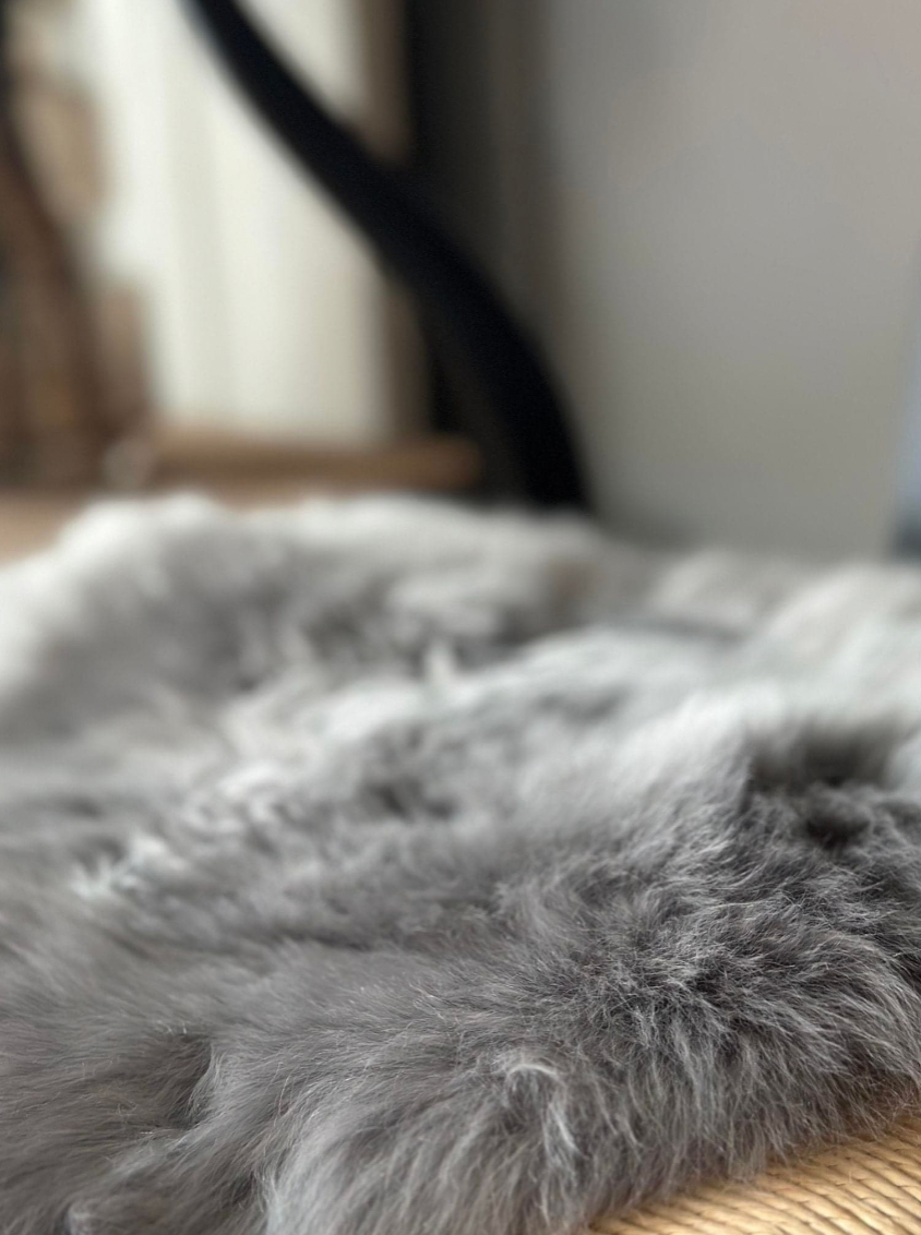 Seteskinn Ø 34 cm - Grå lammeskinn