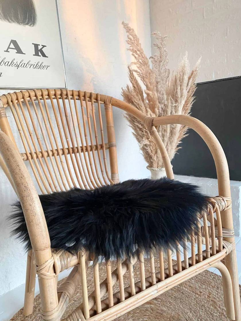 Seteskinn Ø 34 cm - Svart lammeskinn