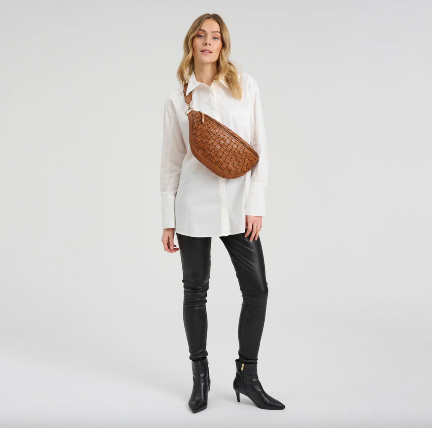 Warsaw bumbag i håndflettet skinn - Vintage cognac