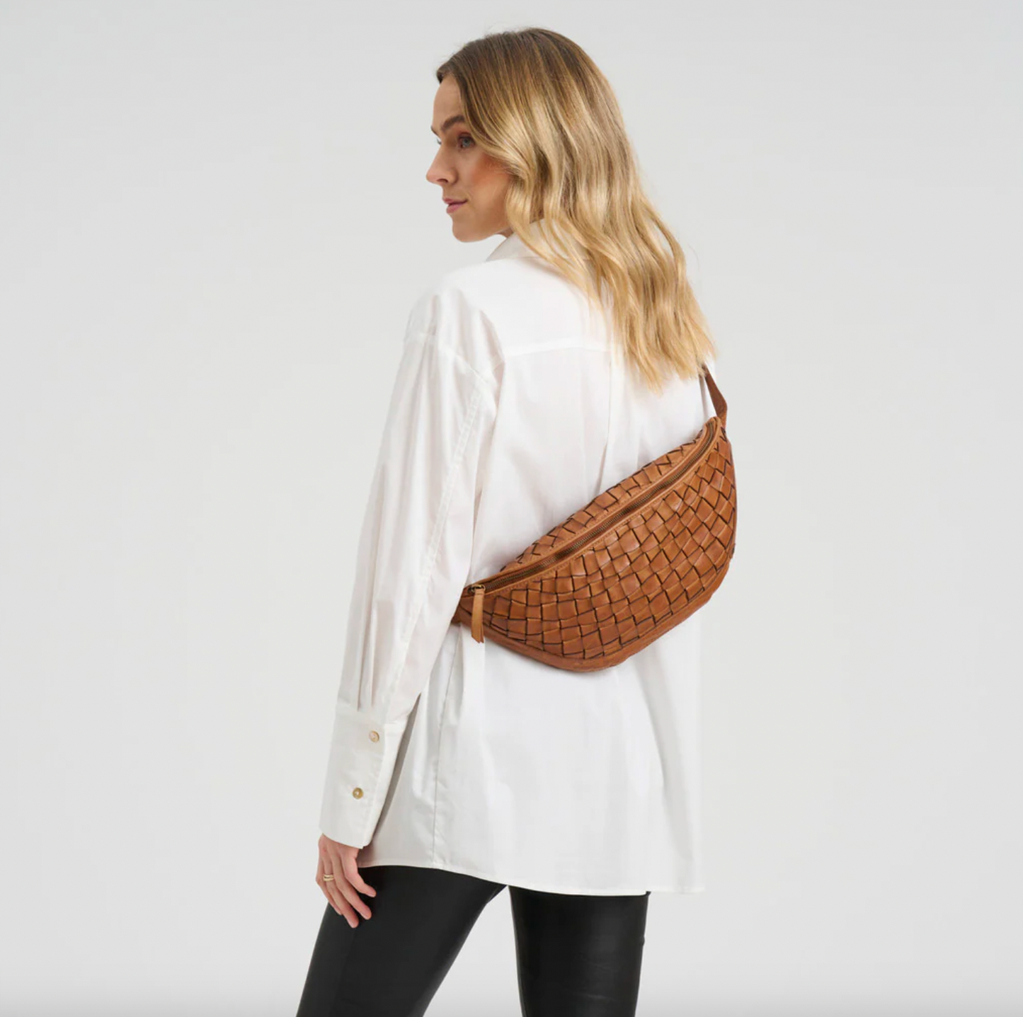 Warsaw bumbag i håndflettet skinn - Vintage cognac