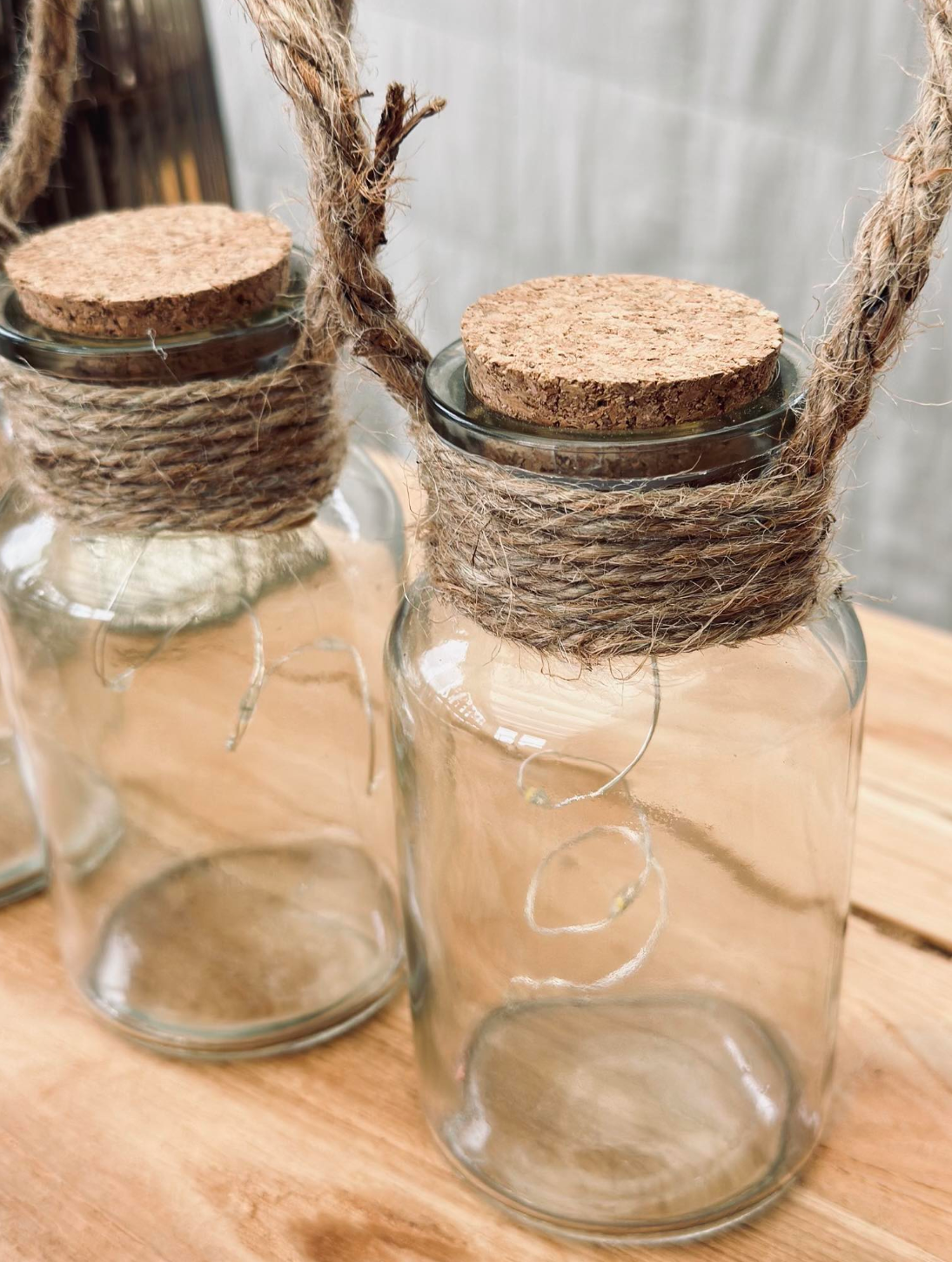 Mini lykt i glass med korkpropp og lyskjede
