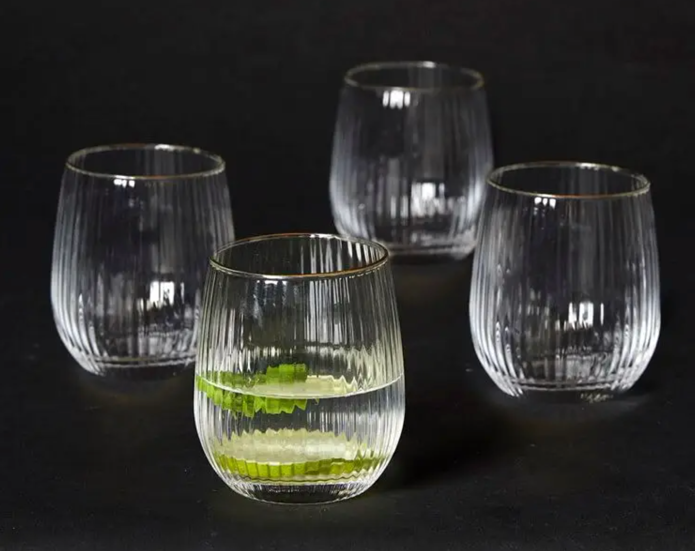 Rillede vannglass med gullkant - 4 stk.