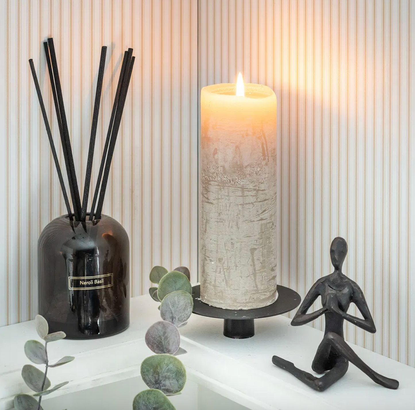 Figur i svart jern - Yoga