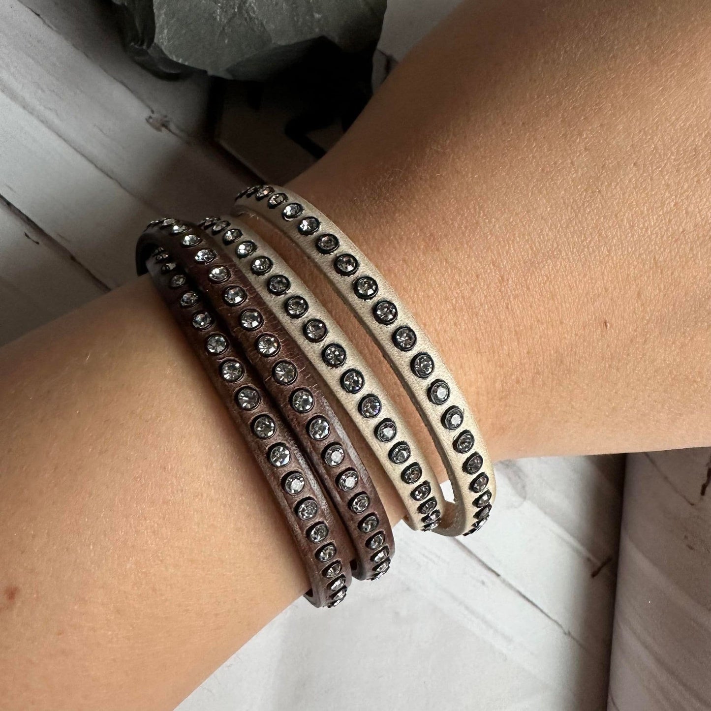 Armbånd Beige m. Swarowski sten - VIAMAJA.DK