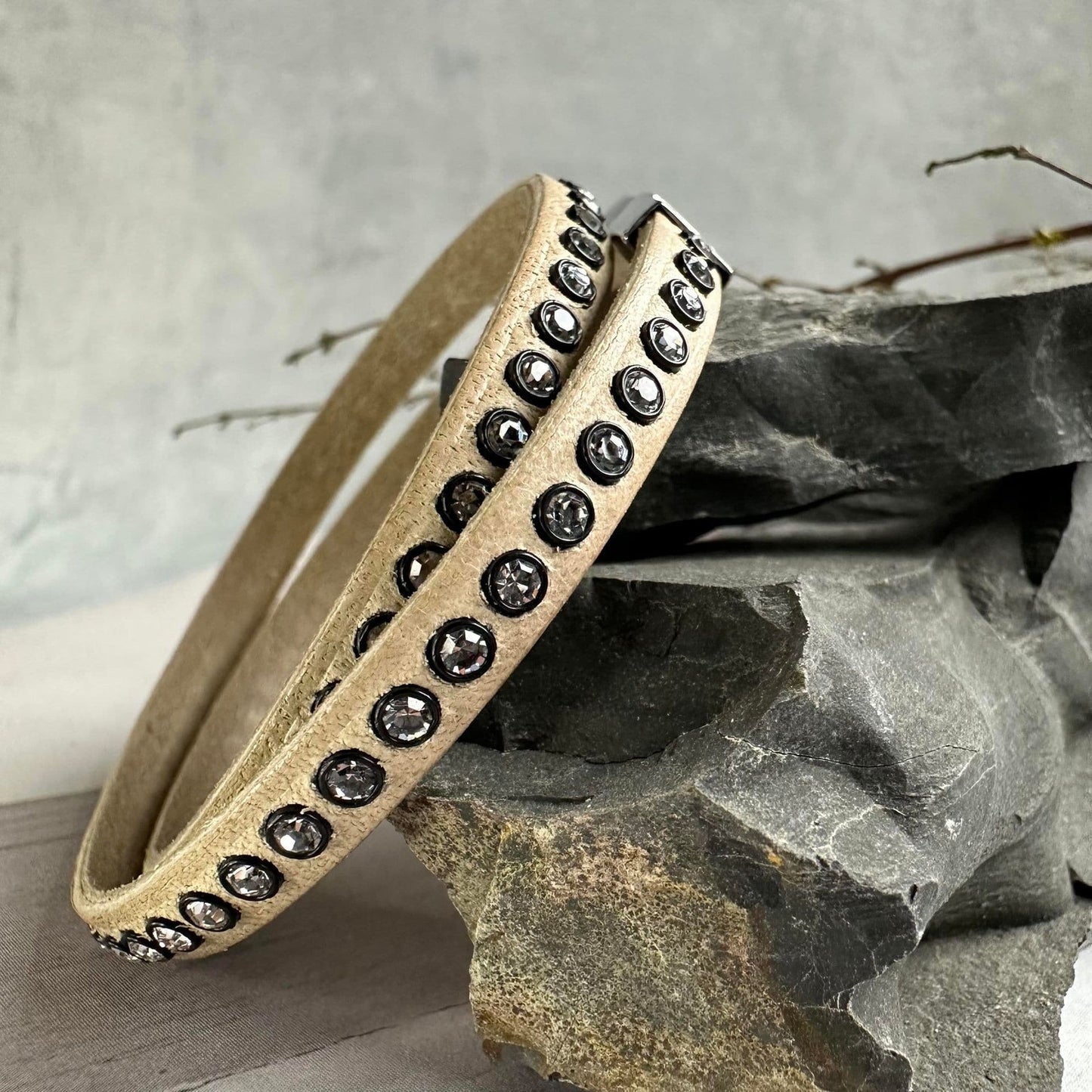 Armbånd Beige m. Swarowski sten - VIAMAJA.DK