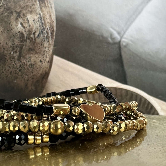Armbånd Black MICHELLE hjerte – 5 armbånd - VIAMAJA.DK