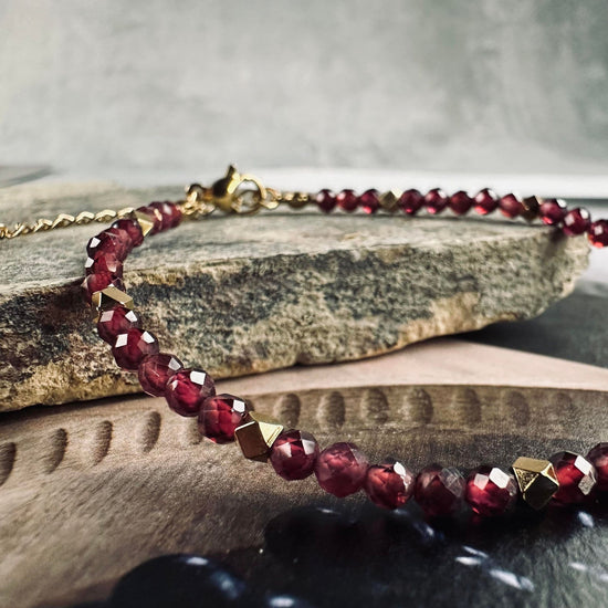 Armbånd Liv Garnet - VIAMAJA.DK