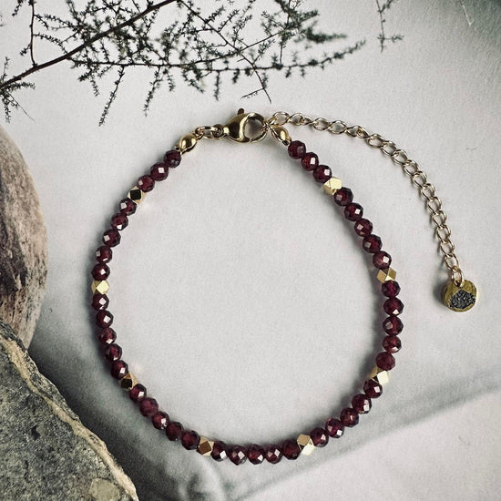 Armbånd Liv Garnet - VIAMAJA.DK