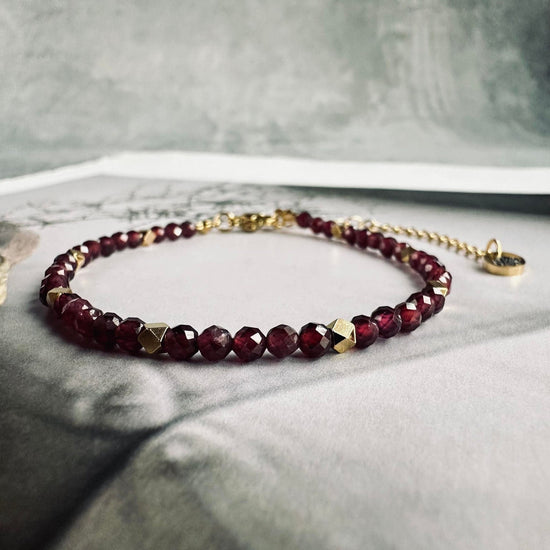 Armbånd Liv Garnet - VIAMAJA.DK