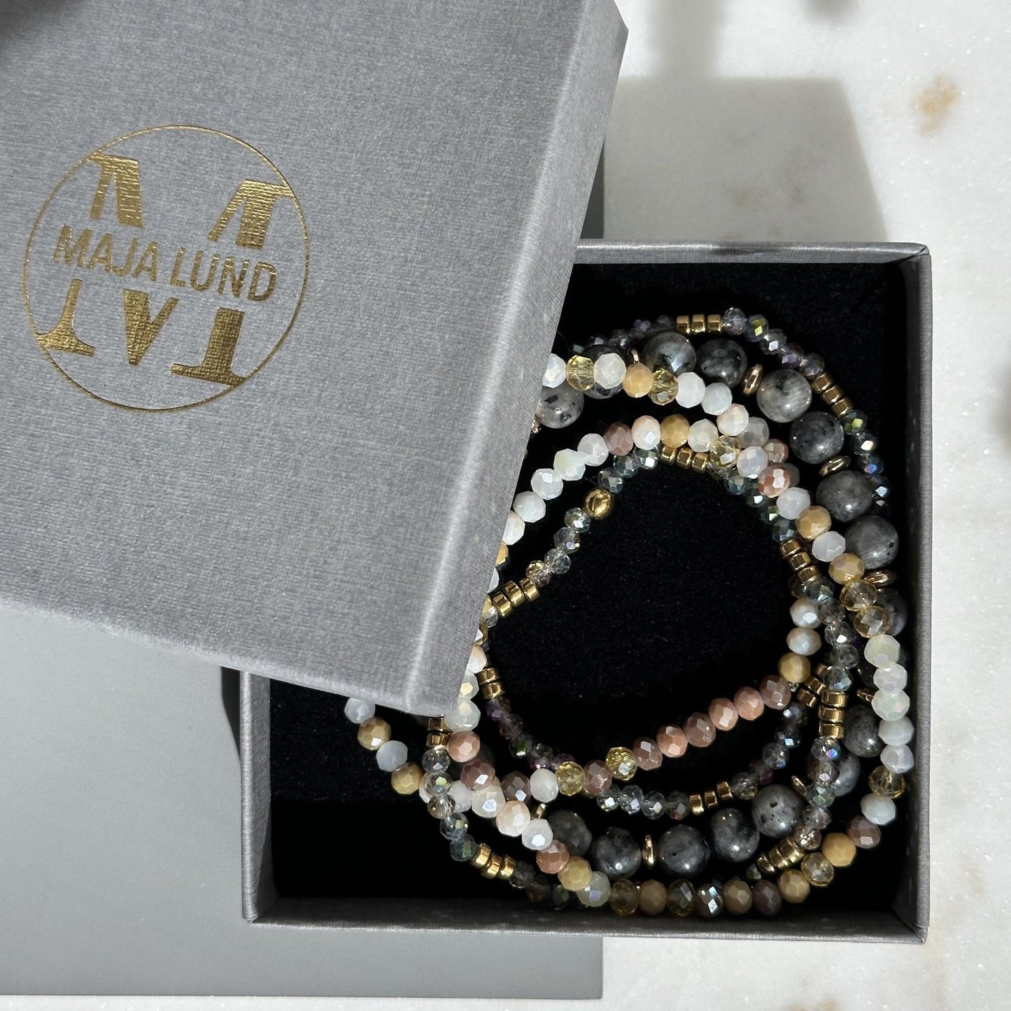Armbånd MICHELLE Stone – Sæt med 5 armbånd - VIAMAJA.DK