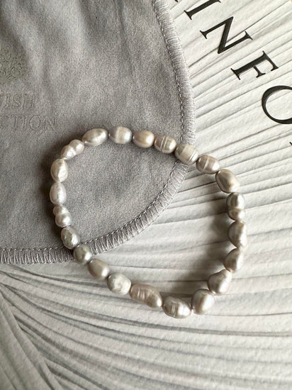 Armbånd Nadia m. 5mm ferskvandsperler – Grå - VIAMAJA.DK