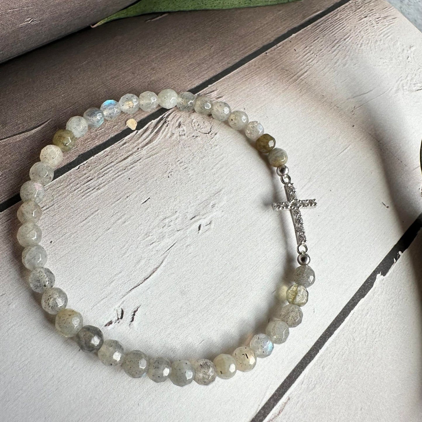 Armbånd Nikki labodorite - Sterling silver kors - VIAMAJA.DK