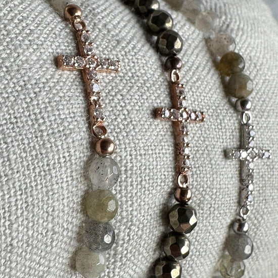 Armbånd Nikki pyrit - forgyldt Sterling silver kors - VIAMAJA.DK