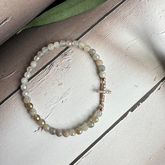 Armbånd Nikki pyrit - forgyldt Sterling silver kors - VIAMAJA.DK