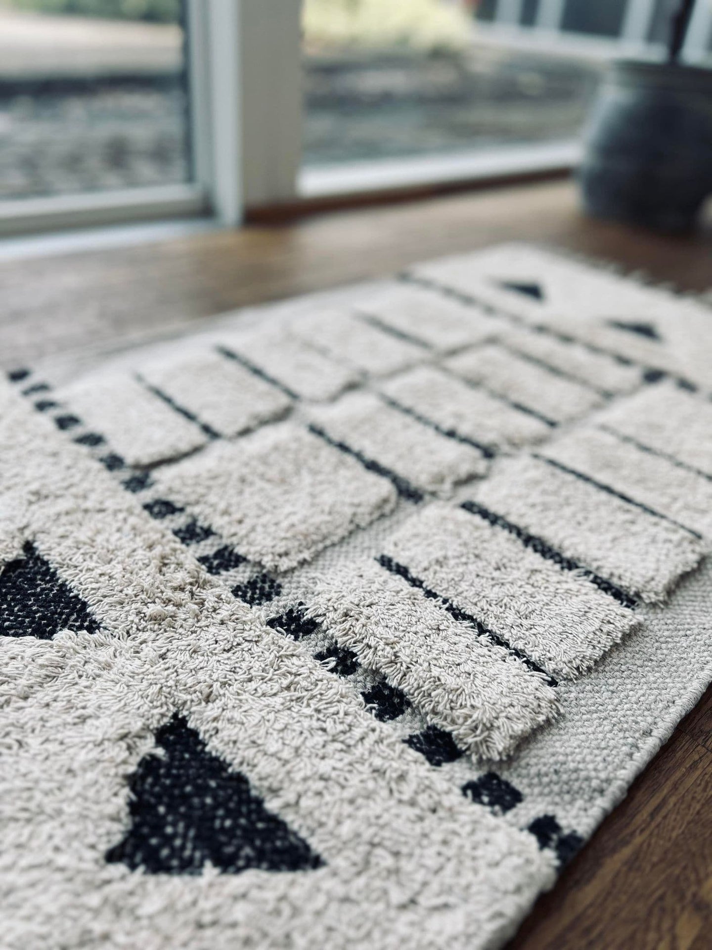 BADEMÅTTE ANTI SLIP 50X80 BOMULD SORT/NATUR - VIAMAJA.DK