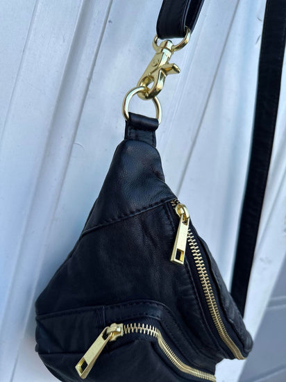 Bæltetaske CLASSY - Black / Gold - VIAMAJA.DK