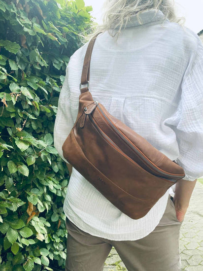 Bæltetaske PERSY med dobbeltlynlås – Cognac XL - VIAMAJA.DK