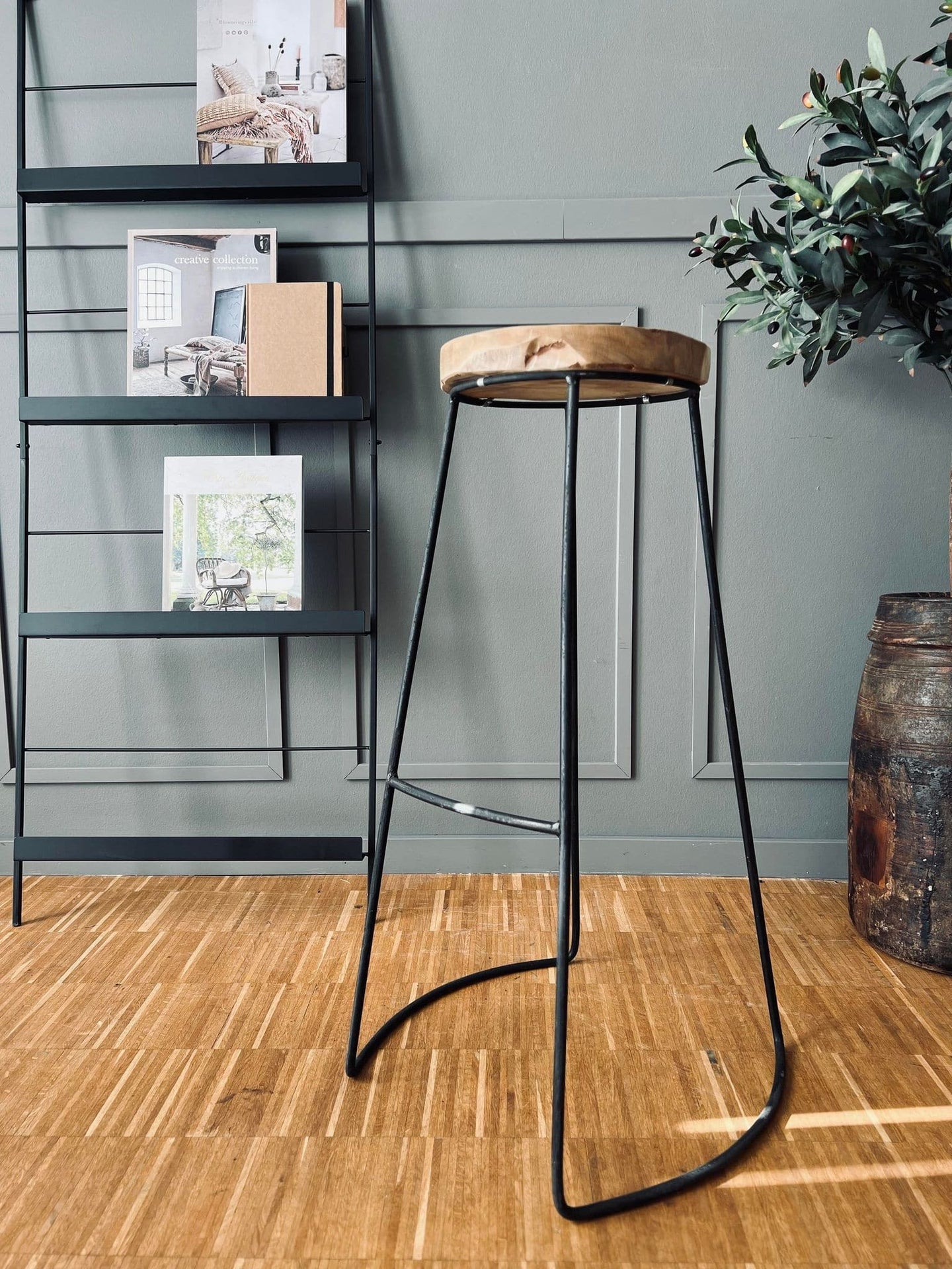 Barstol i teak og jern - H 79cm - VIAMAJA.DK