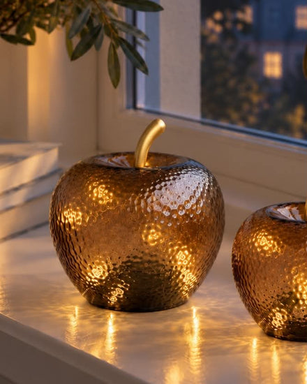 Æble Gylden bordlampe med varm gylden lyskilde