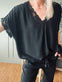 Bluse med blonde – Black oversize - VIAMAJA.DK