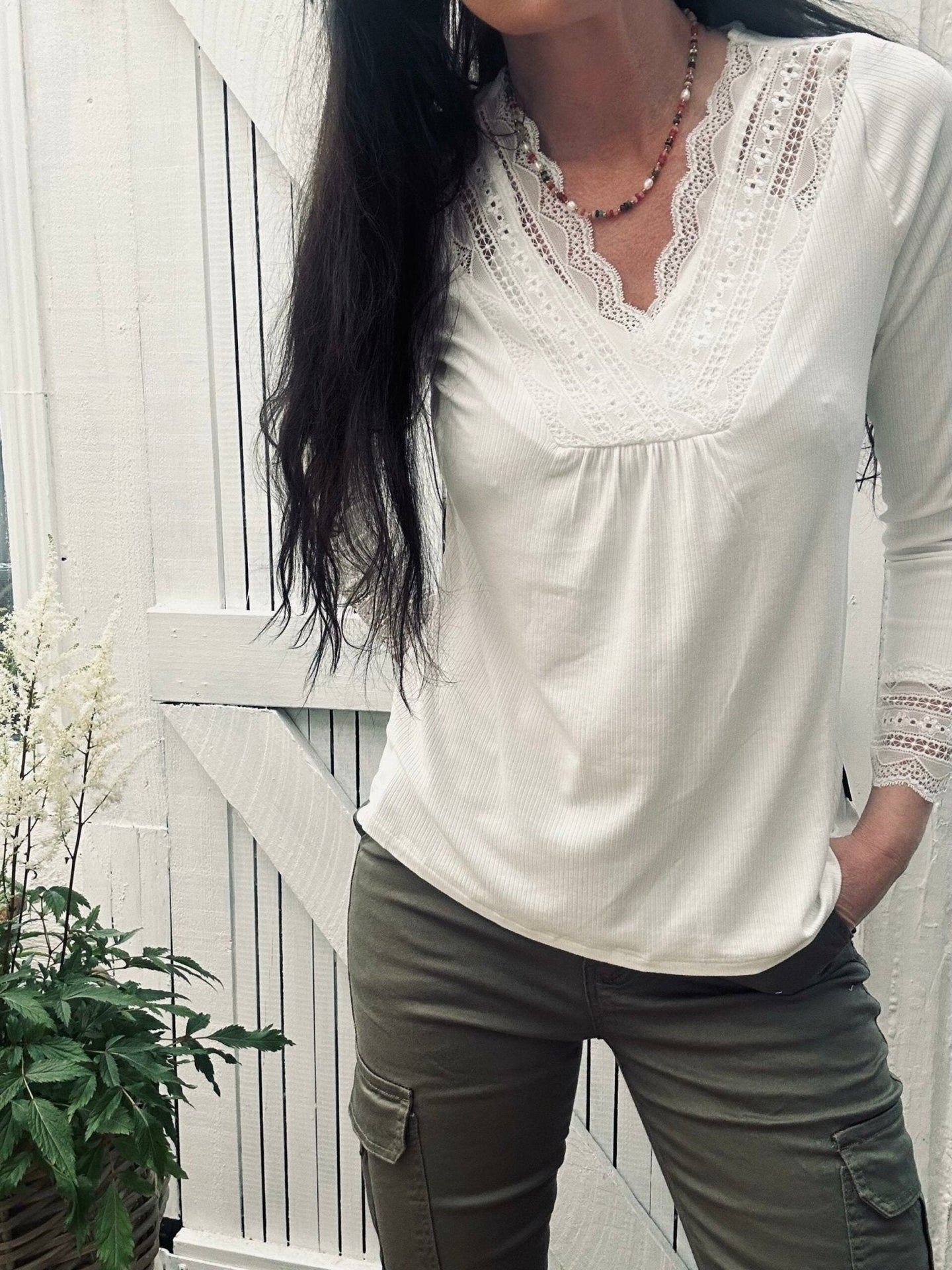 Bluse med blonde – White - VIAMAJA.DK