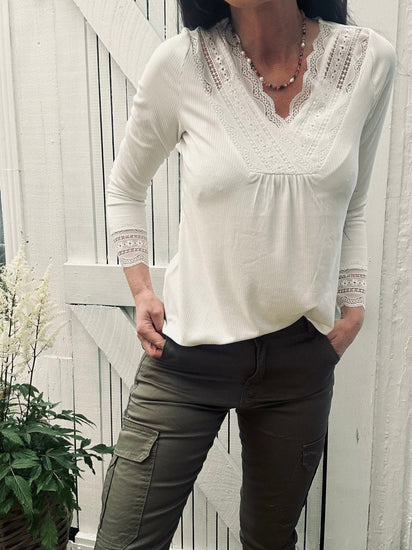Bluse med blonde – White - VIAMAJA.DK