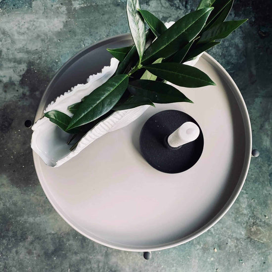 Bord i lysgrå metal - VIAMAJA.DK