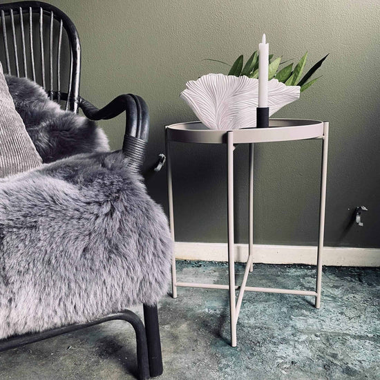 Bord i lysgrå metal - VIAMAJA.DK