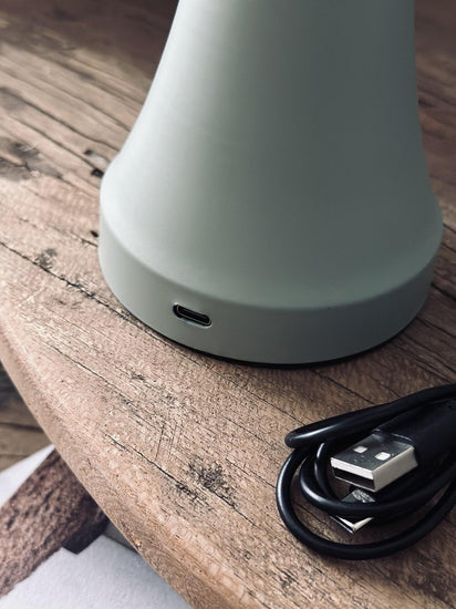 Bordlampe genopladelig – Mushroom Dusty green - VIAMAJA.DK