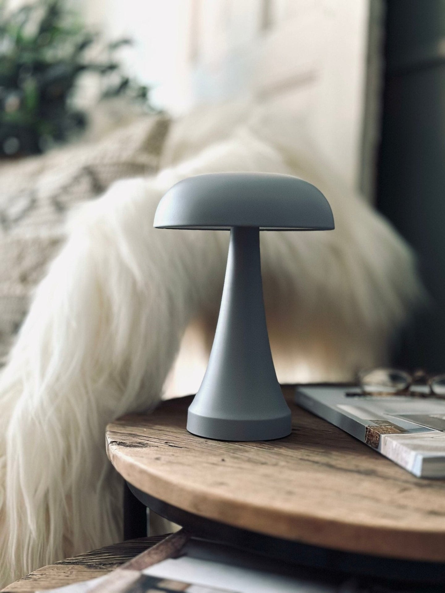 Bordlampe genopladelig – Mushroom Grå - VIAMAJA.DK