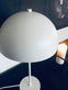 Bordlampe i mat hvid metal - VIAMAJA