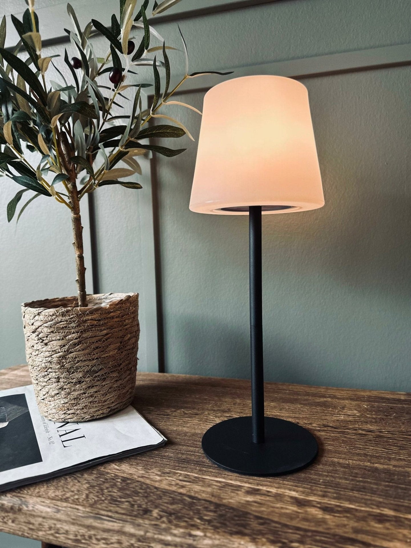 Bordlampe med solceller og genopladelig funktion - VIAMAJA.DK
