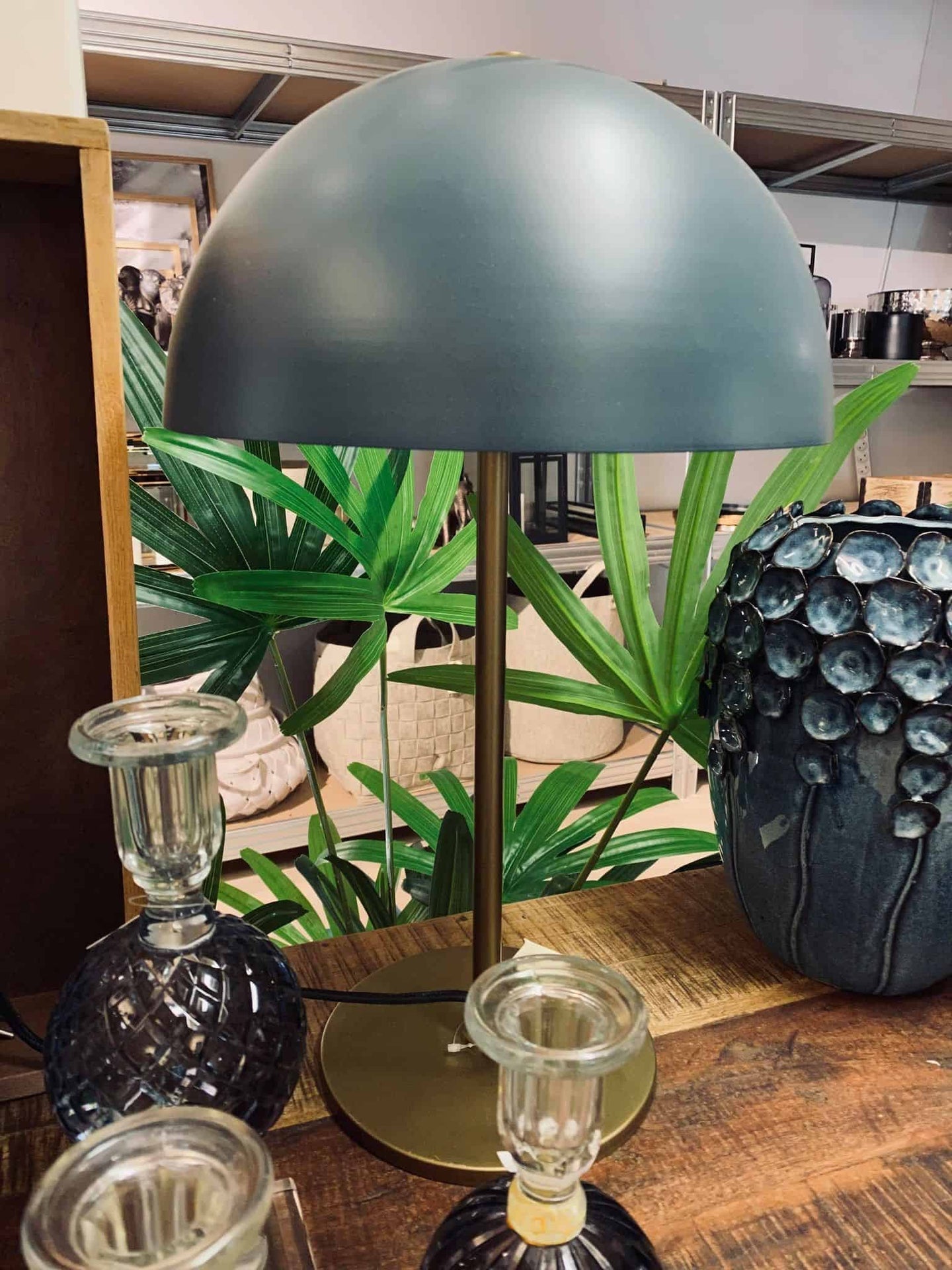 Bordlampe - petroleumsblå og messing - VIAMAJA.DK