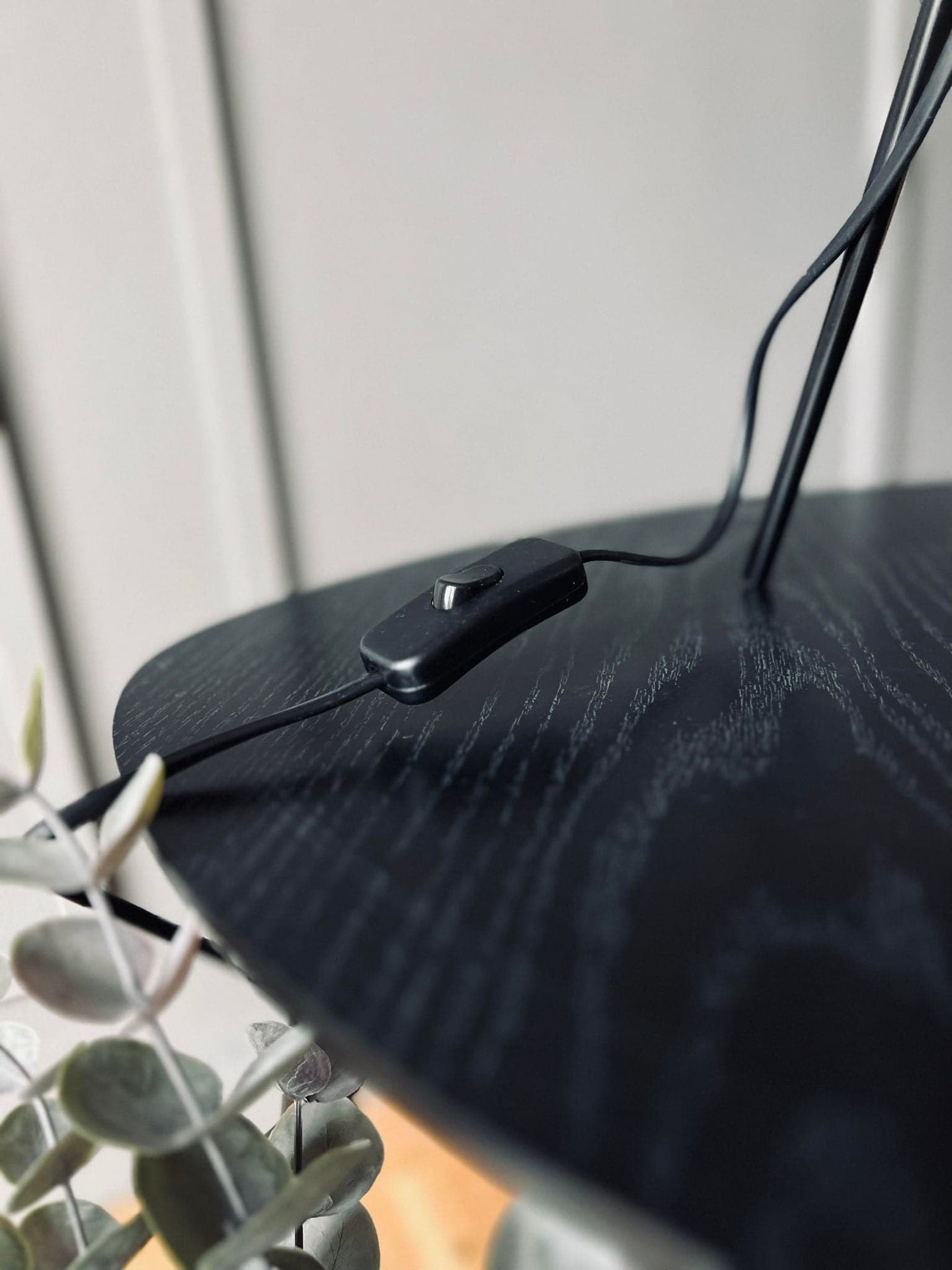 Bordlampe - Sort på ben - VIAMAJA.DK
