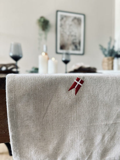 Bordløber med flag – Flere størrelser - VIAMAJA.DK
