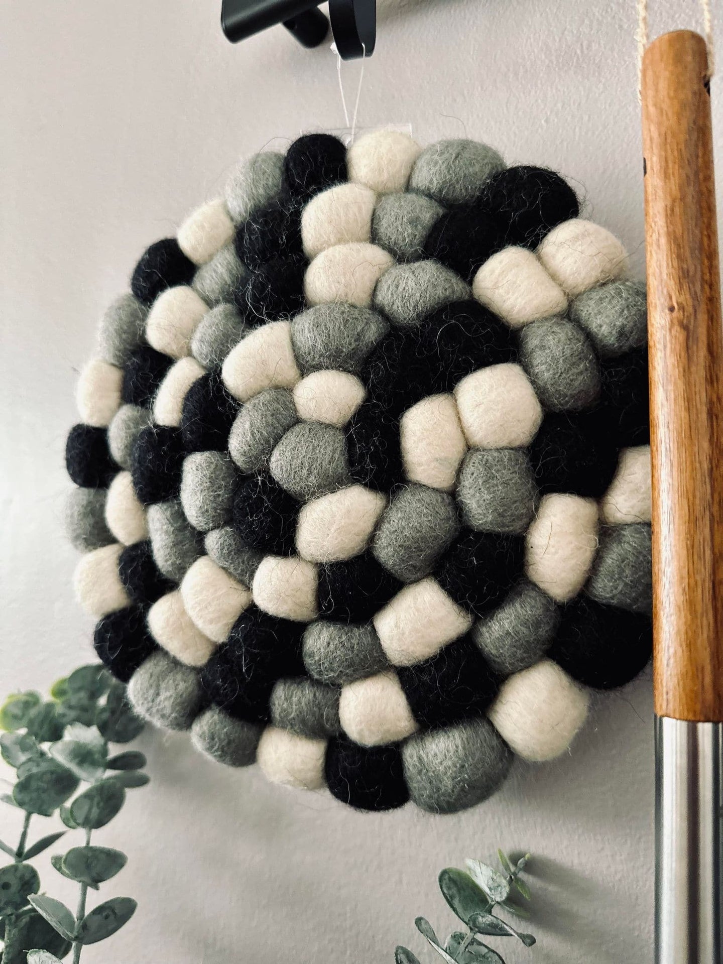 Bordskåner DOTS - Sort uld mix - VIAMAJA.DK
