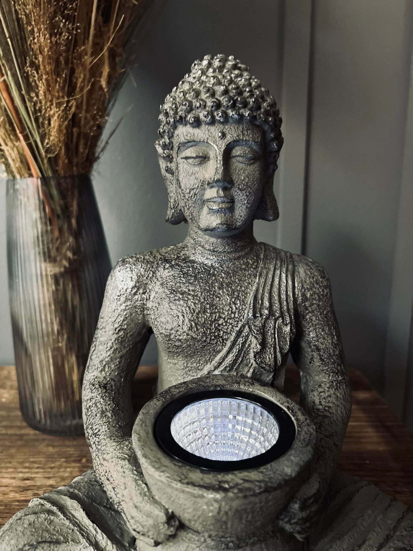 Buddha med solceller - VIAMAJA.DK