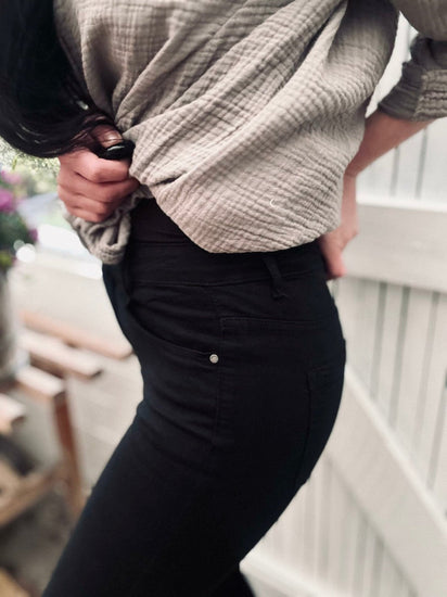 Bukser med høj talje og stretch – Black Str 38-48 - VIAMAJA.DK