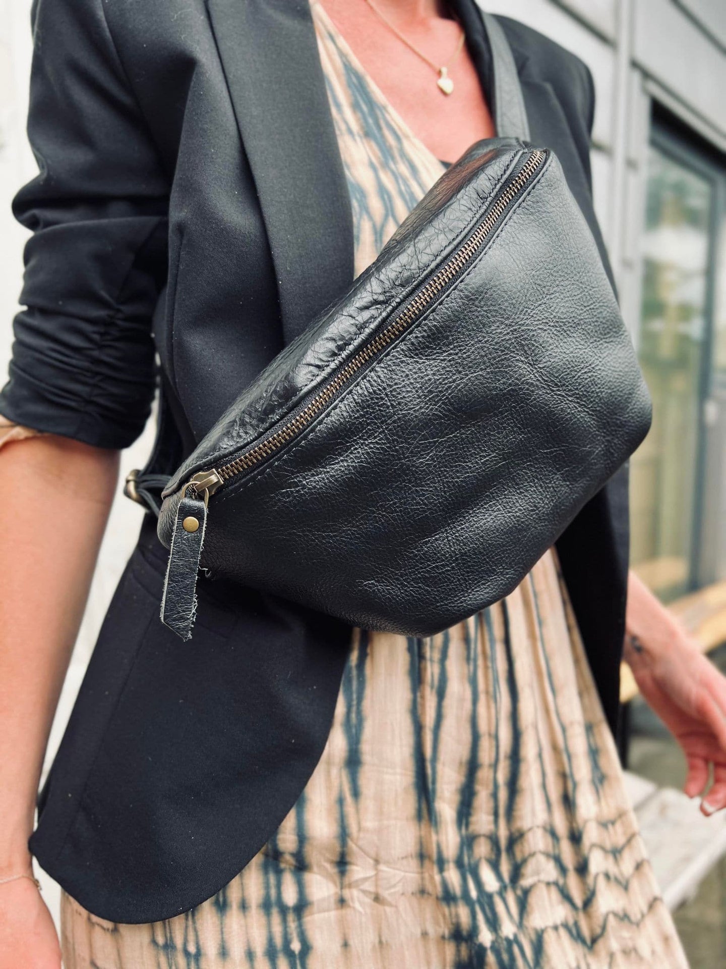 Bumbag BELLA i Black bøffellæder - VIAMAJA.DK
