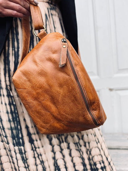 Bumbag BELLA i Cognac bøffellæder - VIAMAJA.DK