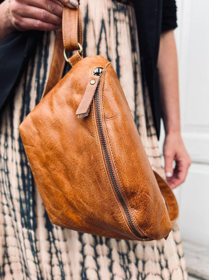 Bumbag BELLA i Cognac bøffellæder - VIAMAJA.DK