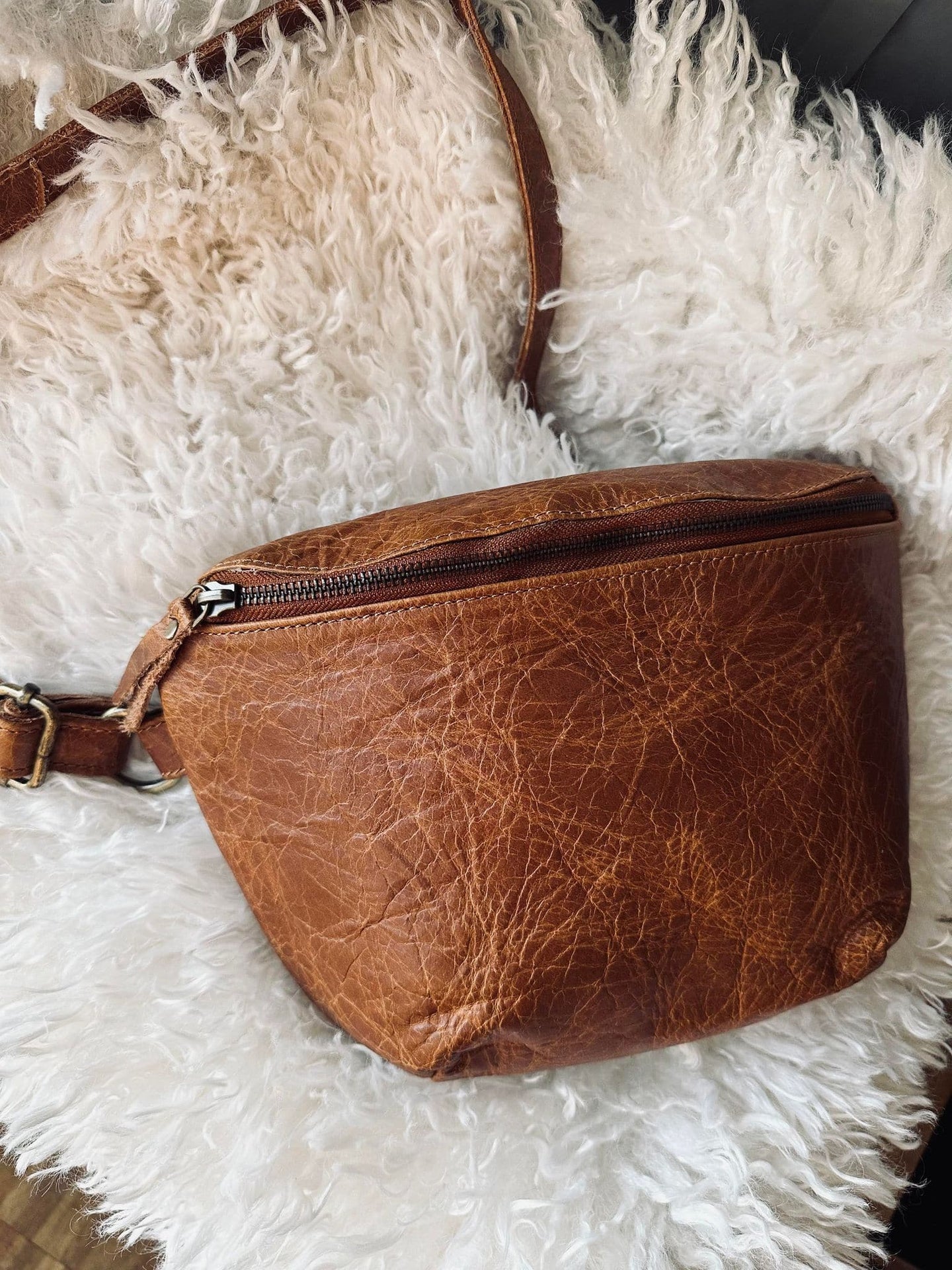 Bumbag BELLA i Cognac Vintage bøffellæder - VIAMAJA.DK