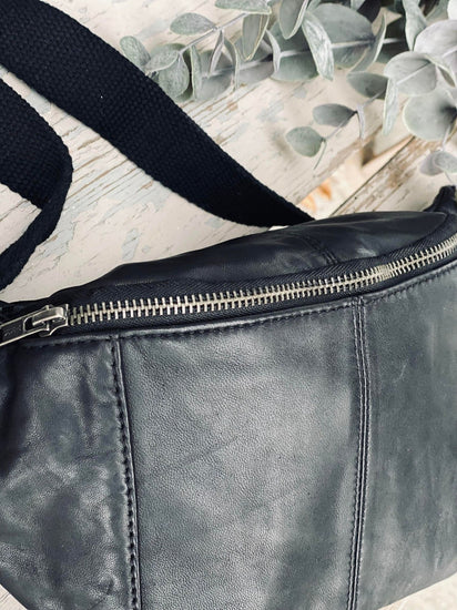 Bumbag JUNE black m. gunmetal - VIAMAJA.DK
