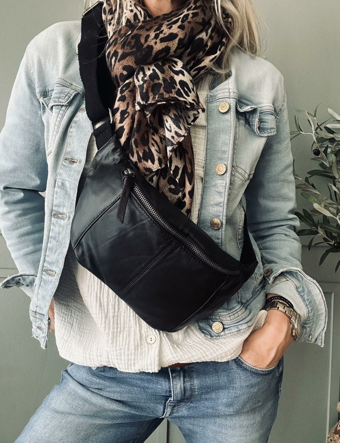 Bumbag JUNE black m. gunmetal - VIAMAJA.DK