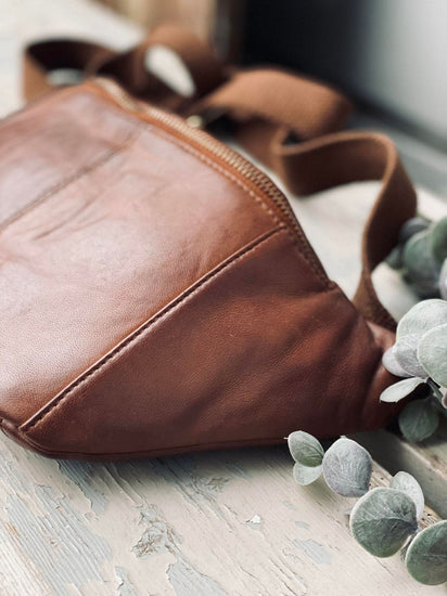 Bumbag JUNE - Dark cognac - VIAMAJA.DK