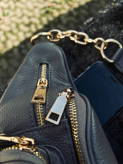 Bumbag MAY med guld lynlås – Grå læder - VIAMAJA.DK