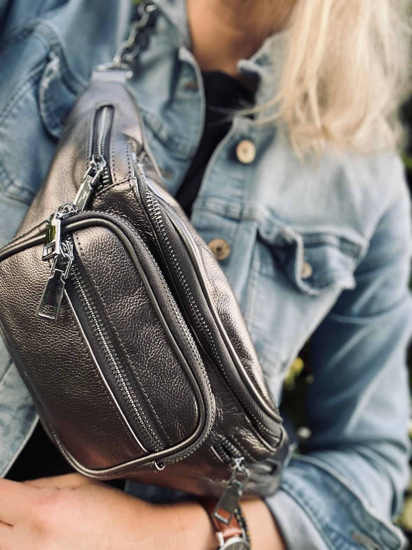 Bumbag MAY med sølv lynlås – Sølv læder - VIAMAJA.DK