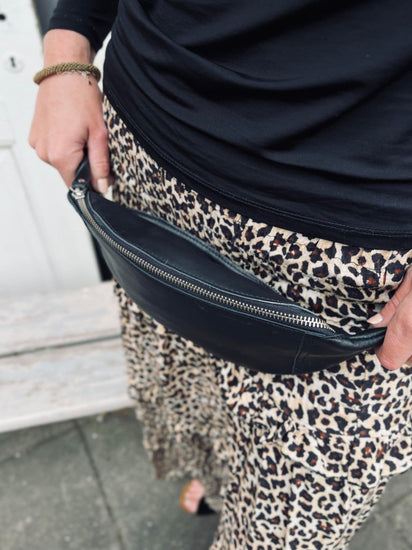 Bumbag ROCKET SMALL- Sort lammeskind - VIAMAJA.DK