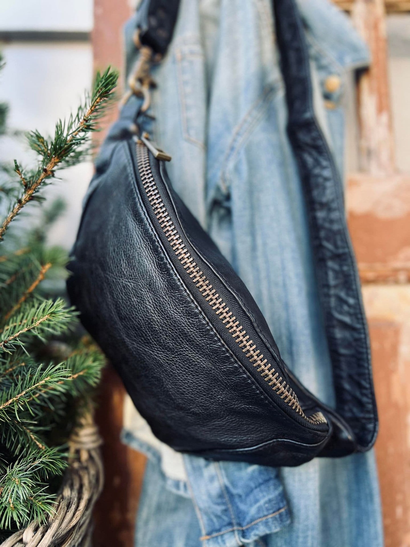 Bumbag SITA BLACK - lækker kraftig læder - VIAMAJA.DK